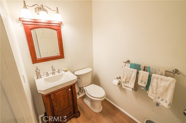 Detail Gallery Image 11 of 29 For 4970 Kester Ave #11,  Sherman Oaks,  CA 91403 - 2 Beds | 2/1 Baths