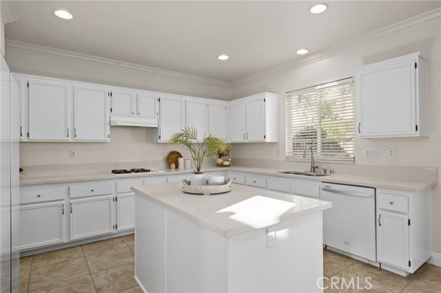 Detail Gallery Image 11 of 37 For 6124 Risingstar Dr, Corona,  CA 92880 - 4 Beds | 3 Baths