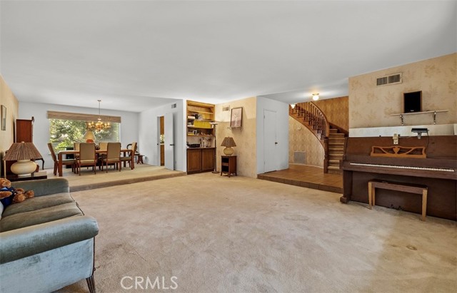 5340 Edgeware Drive, Calabasas CA: https://media.crmls.org/medias/a7f212f5-ead7-4303-82a5-d7ce177a1d50.jpg