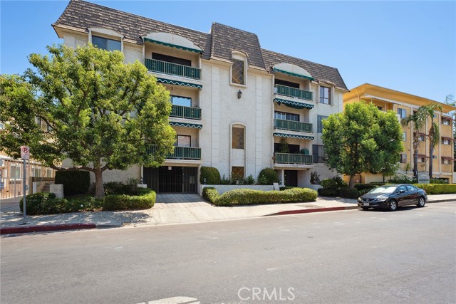 5416 Zelzah Avenue, Encino CA: https://media.crmls.org/medias/a7f237ed-c278-4f76-8ffd-37357c35d16c.jpg
