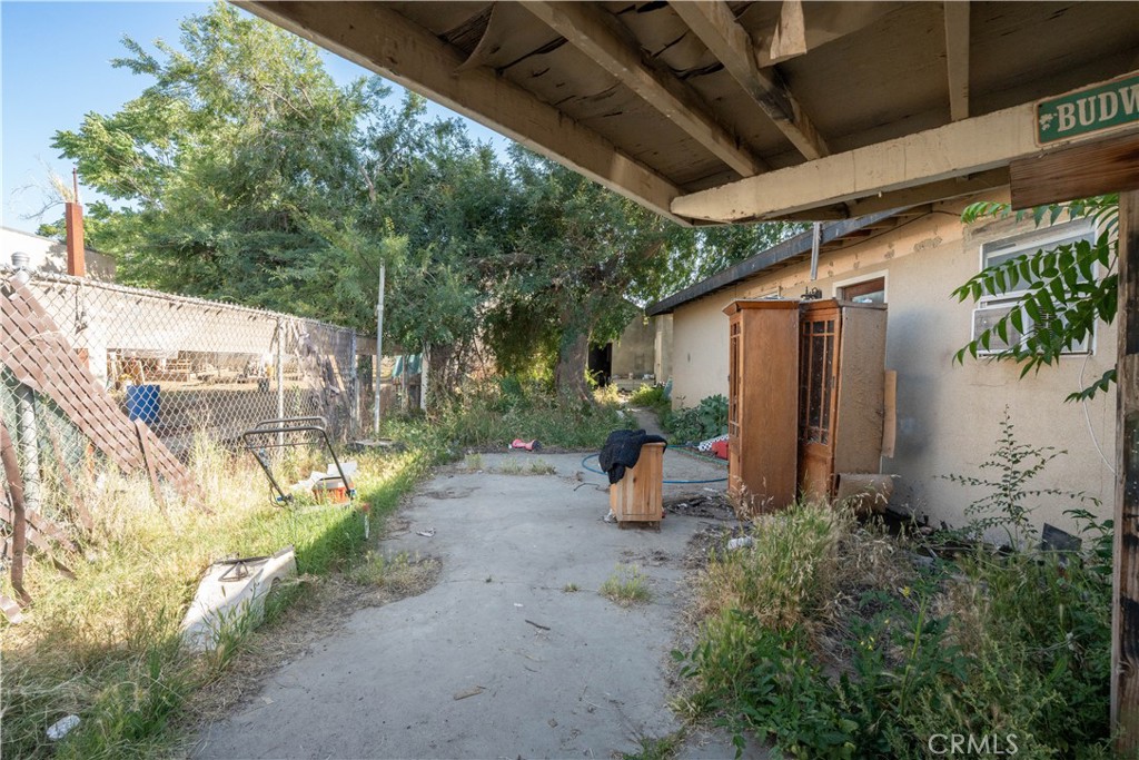 https://media.crmls.org/medias/a7f2a5bc-edf7-4407-9821-870c04edb4d8.jpg?preset=X-Large