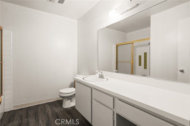 911 N Kings Road, West Hollywood CA: https://media.crmls.org/medias/a7f2de20-ac3d-4d90-82b2-3c703966a228.jpg