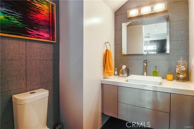 Detail Gallery Image 20 of 26 For 700 Broadway, Redondo Beach,  CA 90277 - 4 Beds | 3/1 Baths