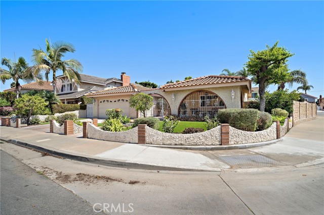19352 Sailwind Lane, Huntington Beach CA: https://media.crmls.org/medias/a7f3d5ff-c902-49c9-a03b-fcfd28a78012.jpg