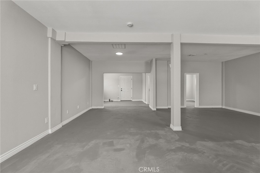 https://media.crmls.org/medias/a7f60334-891b-4674-93e8-8f93462465b9.jpg?preset=X-Large