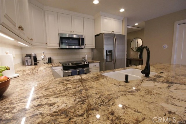 6221 Marina Pacifica N Drive, Long Beach CA: https://media.crmls.org/medias/a7f668f8-ab75-43bd-898d-88f3b9c50646.jpg