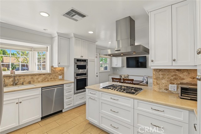 18220 Clark Street photo 9