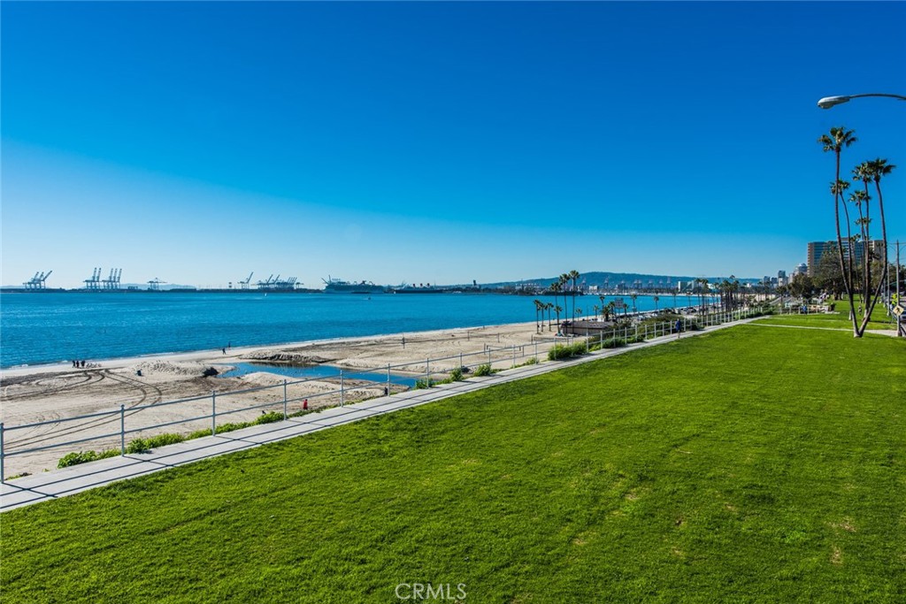 https://media.crmls.org/medias/a7f6d26d-4bdc-4ad6-9040-7bcb23060787.jpg?preset=X-Large