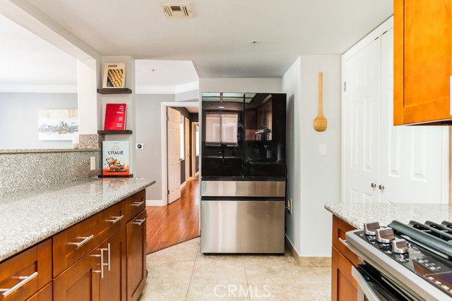 110 W Maple Street, Glendale CA: https://media.crmls.org/medias/a7f6d8b0-2562-40b9-8d77-e3230cbd6524.jpg