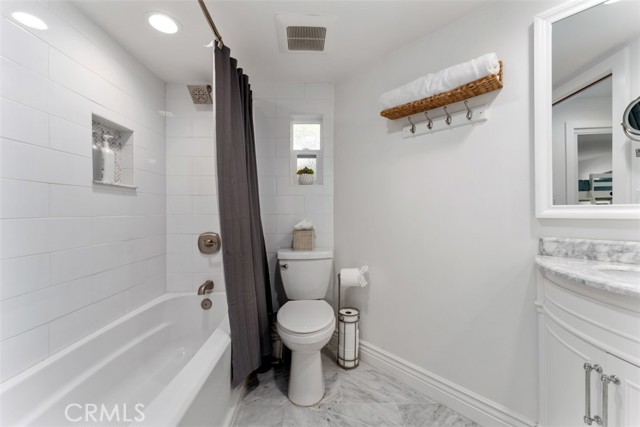 Downstairs bedroom full bath