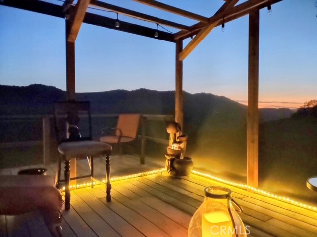 https://media.crmls.org/medias/a7f76386-cc7a-4b17-baf8-e903d118c494.jpg?preset=X-Large