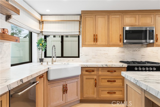 Detail Gallery Image 12 of 37 For 1817 W Bay Ave a,  Newport Beach,  CA 92663 - 2 Beds | 2/1 Baths