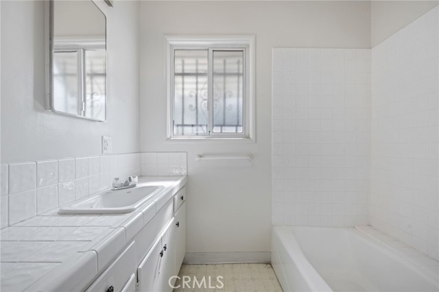 Detail Gallery Image 13 of 22 For 10342 Haskell Ave, Granada Hills,  CA 91344 - 3 Beds | 2 Baths