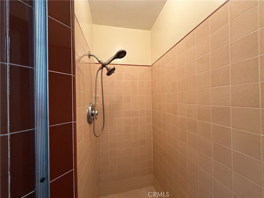 https://media.crmls.org/medias/a7f8343e-59f6-4627-91a4-ce7c484fd060.jpg?preset=X-Large