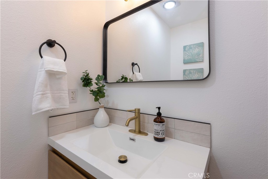 MLS #OC25270007 image #8