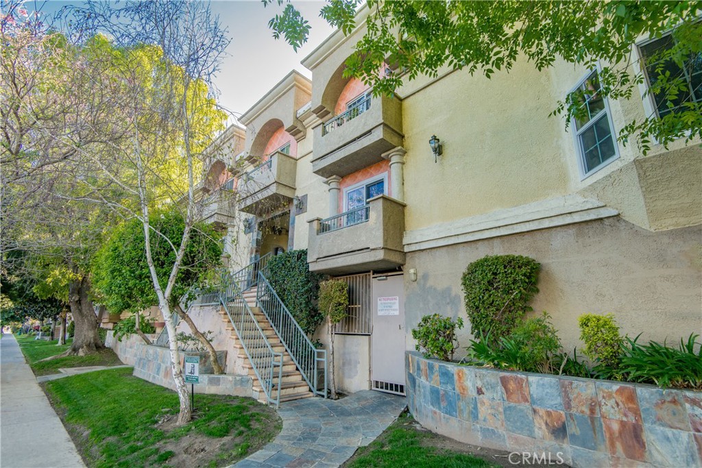 7045 Woodley Avenue #218