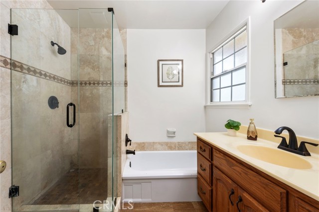 Detail Gallery Image 24 of 45 For 2334 Iroquois Ave, Long Beach,  CA 90815 - 2 Beds | 2 Baths