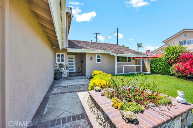16761 Montclair Lane, Huntington Beach CA: https://media.crmls.org/medias/a7fab7d2-1398-489d-b9e0-31bbfe23115e.jpg