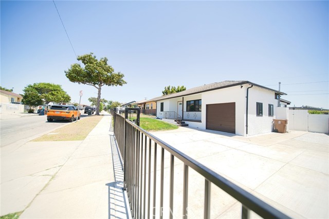 1336 W 118th Street, Los Angeles CA: https://media.crmls.org/medias/a7fb6979-80f2-4af4-8611-6d2aac498a9f.jpg