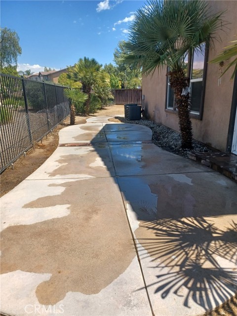 Detail Gallery Image 12 of 16 For 1410 Butterfly Ct, Hemet,  CA 92545 - 4 Beds | 3/1 Baths