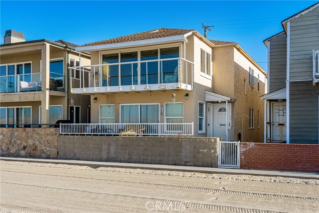 1207 Seal Way, Seal Beach CA: https://media.crmls.org/medias/a7fbb1bb-c552-4182-a7d1-58e67056333c.jpg