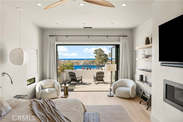 Detail Gallery Image 13 of 40 For 2212 Cliff Dr, Newport Beach,  CA 92663 - 5 Beds | 5/1 Baths