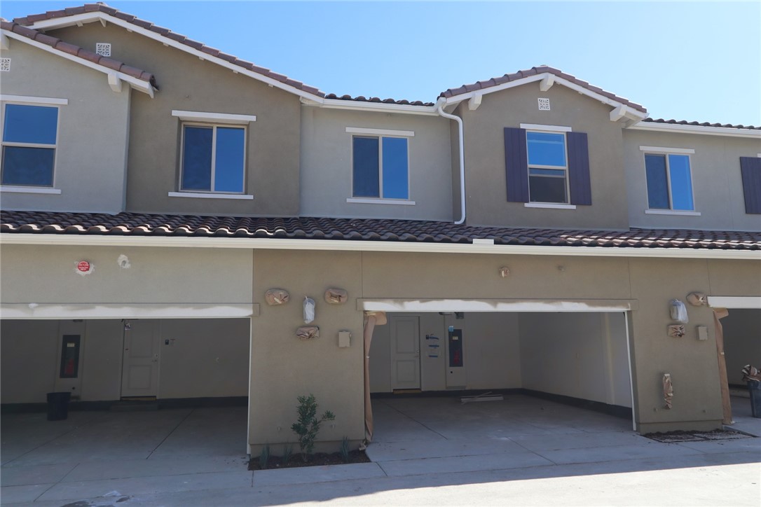 Detail Gallery Image 2 of 15 For 3975 Lavine Way, Corona,  CA 92883 - 3 Beds | 2/1 Baths