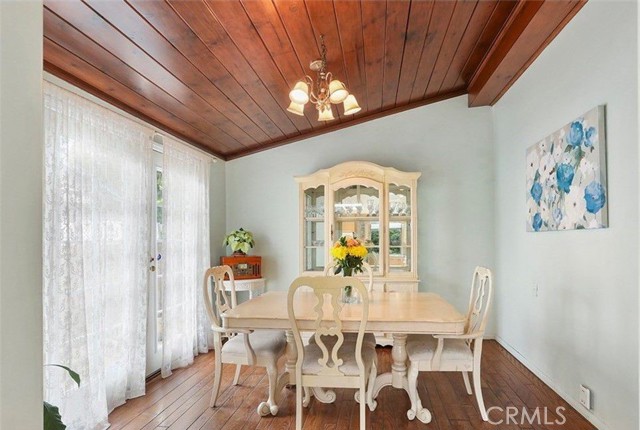 Detail Gallery Image 10 of 13 For 23733 Vanowen St, West Hills,  CA 91307 - 3 Beds | 2 Baths