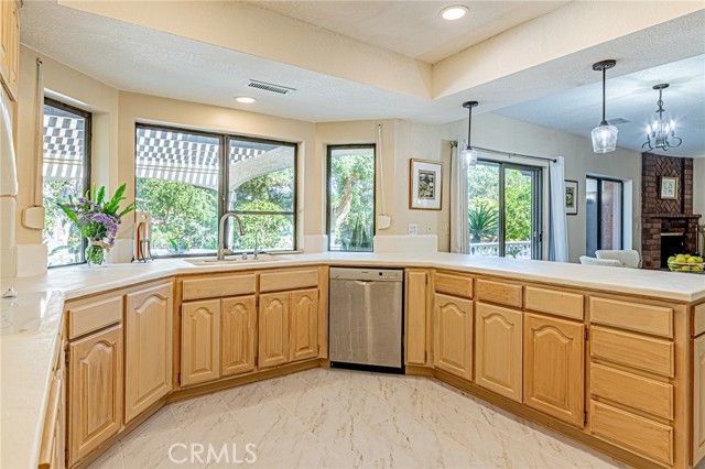 Detail Gallery Image 13 of 75 For 1737 Gainsborough Rd, San Dimas,  CA 91773 - 4 Beds | 3/1 Baths