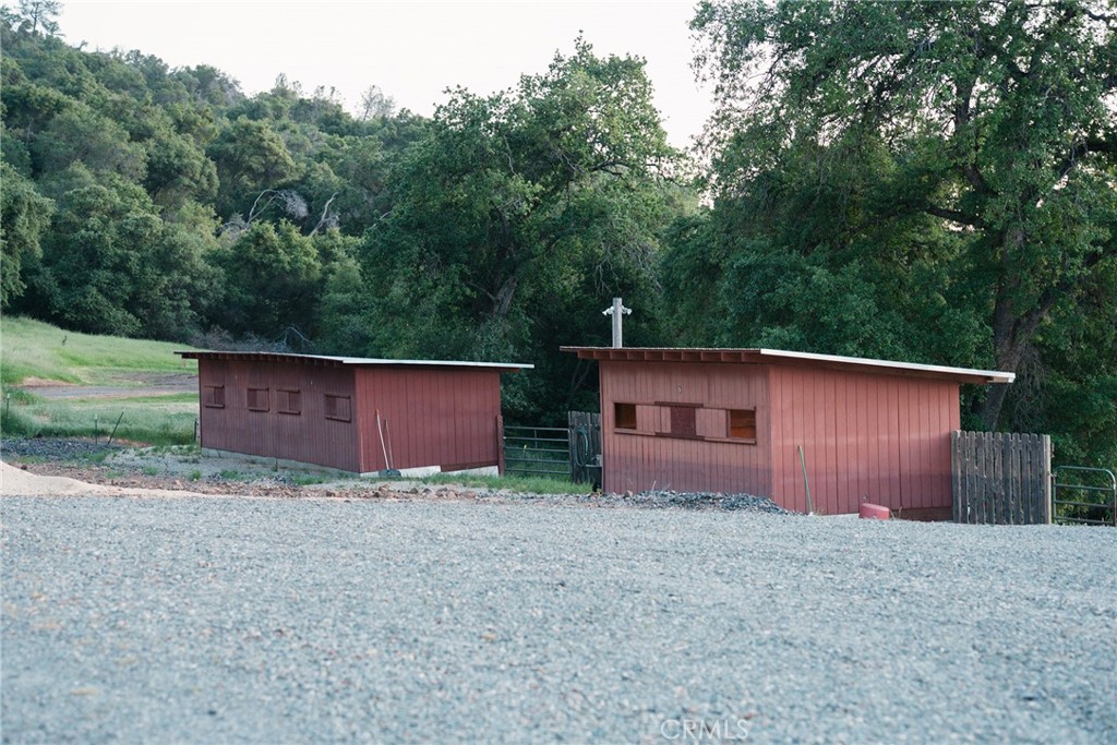 https://media.crmls.org/medias/a7fcffff-95ca-4bc0-8880-81c37f7c9548.jpg?preset=X-Large