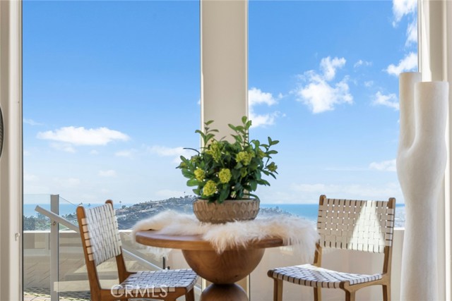 3355 Alta Laguna Boulevard, Laguna Beach CA: https://media.crmls.org/medias/a7fdb1e3-a77b-437d-adde-8a625dbb9f25.jpg