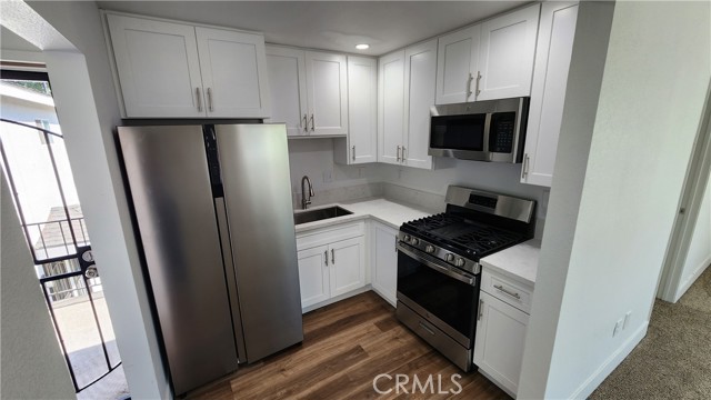 Great Kitchen with stainless appliances