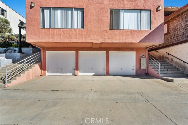 2124 Hermosa Avenue, Hermosa Beach, California 90254, 10 Bedrooms Bedrooms, ,8 BathroomsBathrooms,Residential,For Sale,Hermosa,SB25013040