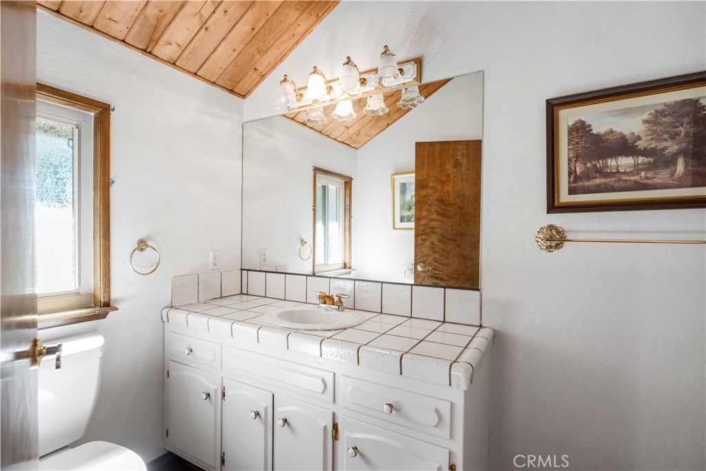 https://media.crmls.org/medias/a7ffea8e-811a-4825-985c-185d67e9e503.jpg?preset=X-Large