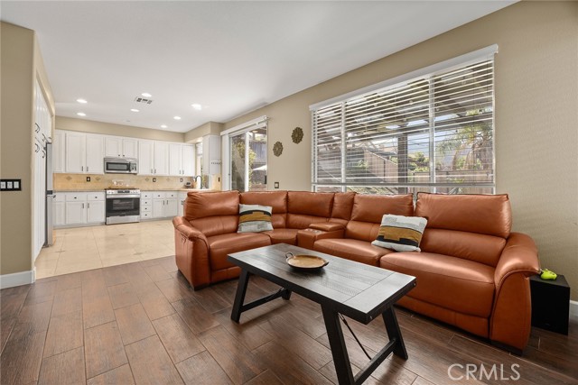 Detail Gallery Image 11 of 36 For 1832 Couples, Corona,  CA 92883 - 4 Beds | 2/1 Baths