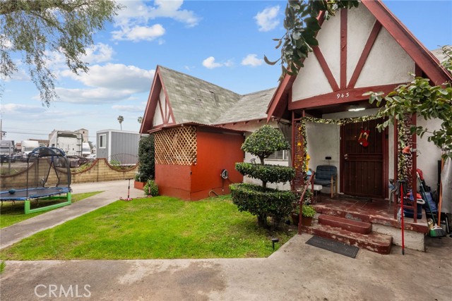 Detail Gallery Image 3 of 40 For 943 W 65th St, Los Angeles,  CA 90044 - 7 Beds | 4 Baths