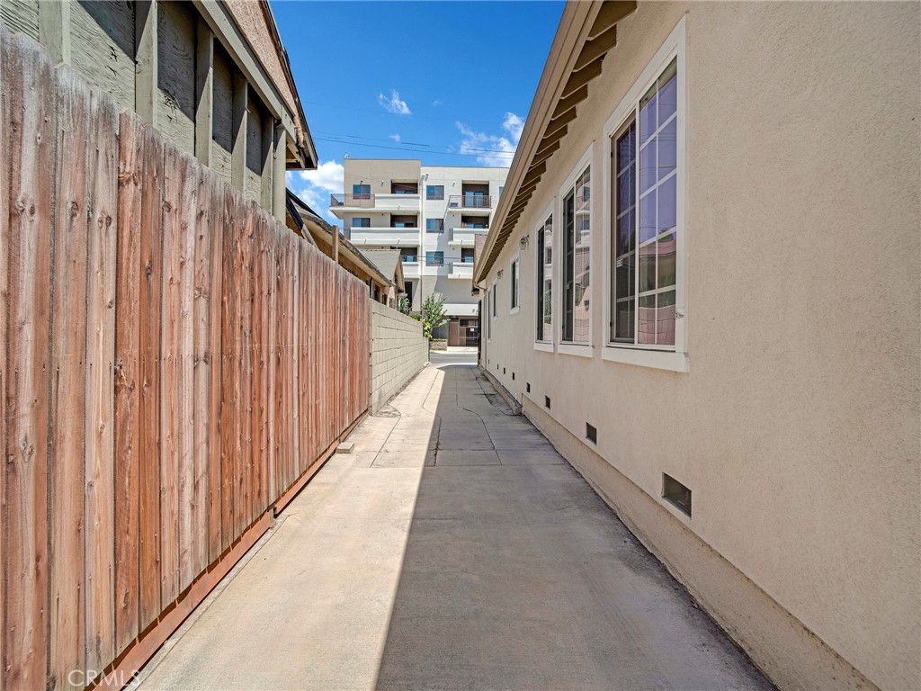 https://media.crmls.org/medias/a8012ed5-2c6b-412d-a6f7-a75081d4746c.jpg?preset=X-Large