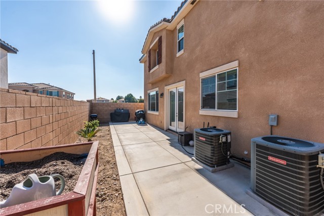 691 Lourdes Lane, Rialto CA: https://media.crmls.org/medias/a801a5ac-3efe-4353-9ecf-2d5524a1f32d.jpg