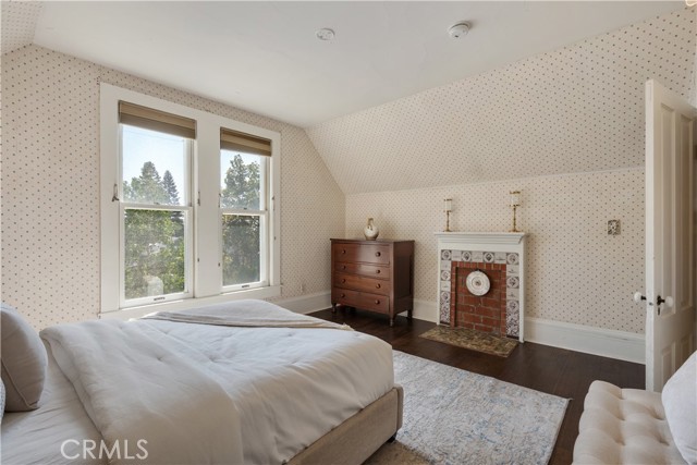 211 E Virginia Avenue, Glendora CA: https://media.crmls.org/medias/a80267c1-f867-4fdf-85b7-d5a80127a75b.jpg