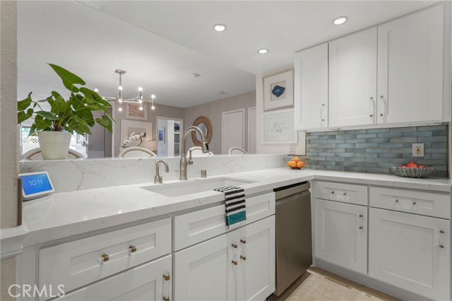 Detail Gallery Image 21 of 40 For 700 Esplanade #9,  Redondo Beach,  CA 90277 - 2 Beds | 2 Baths