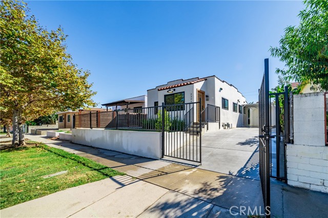 Detail Gallery Image 2 of 44 For 2306 Elmgrove, Los Angeles,  CA 90031 - 4 Beds | 3 Baths