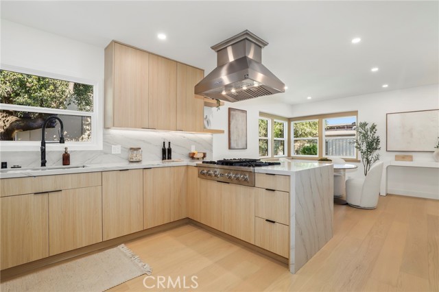 Detail Gallery Image 15 of 47 For 23856 Aetna, Woodland Hills,  CA 91367 - 4 Beds | 3 Baths