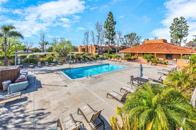 6600 Warner Avenue, Huntington Beach CA: https://media.crmls.org/medias/a803a45d-89a7-4e3c-8612-fc9ce31244d8.jpg
