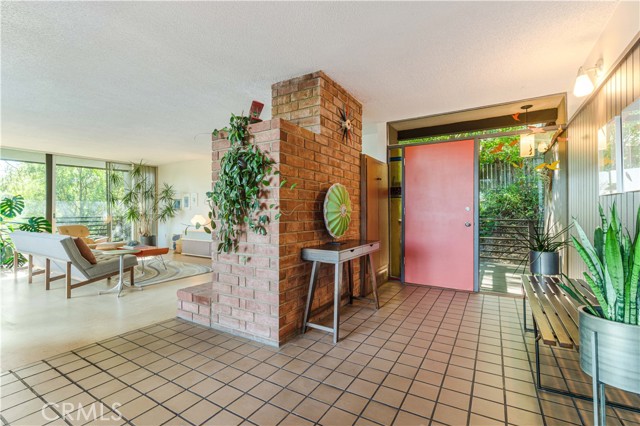 4380 Canyon Crest Road, Altadena CA: https://media.crmls.org/medias/a803e1af-ec43-4f52-bca9-6bfff34fa438.jpg