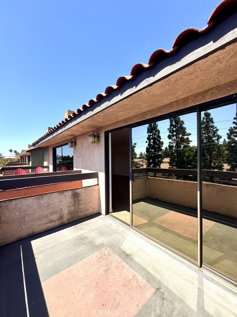 https://media.crmls.org/medias/a805531b-1c29-4026-9788-66487d8f495b.jpg?preset=X-Large
