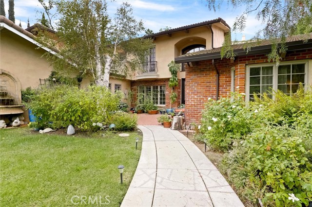 Detail Gallery Image 4 of 65 For 4751 Topeka Dr, Tarzana,  CA 91356 - 5 Beds | 6 Baths