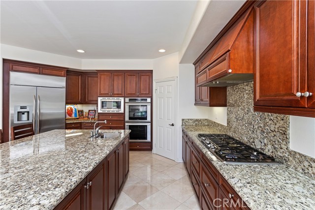 Detail Gallery Image 16 of 59 For 1140 Kendrick Ct, Corona,  CA 92881 - 5 Beds | 5/1 Baths