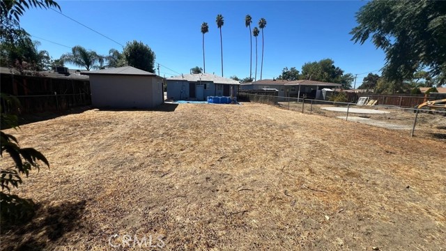 320 E Acacia Avenue, Hemet CA: https://media.crmls.org/medias/a807dd8c-71e0-4d8f-b509-32d981d9ccd6.jpg