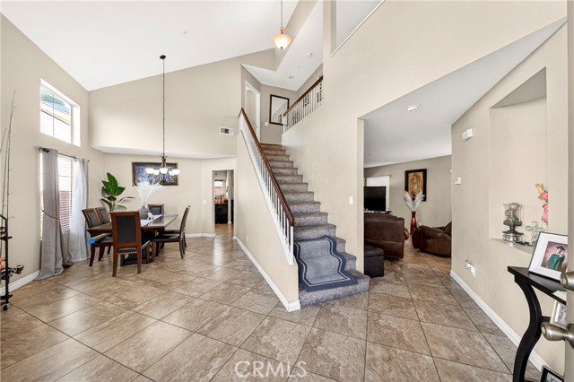 Detail Gallery Image 3 of 11 For 15541 Saldana Ct, Fontana,  CA 92337 - 3 Beds | 2/1 Baths