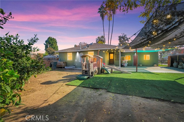 Detail Gallery Image 2 of 17 For 3595 Timothy Way, Riverside,  CA 92506 - 3 Beds | 1 Baths